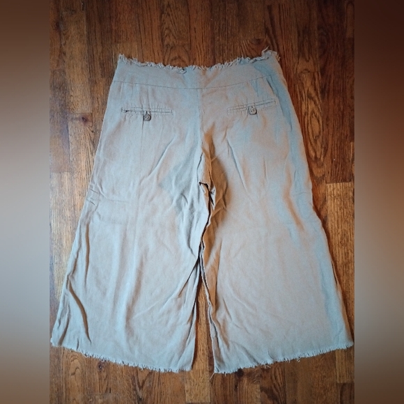 Fresh + Wear distressed cut offs - Picture 5 of 6